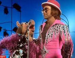 15 Undeniable Style And Beauty Lessons From Miss Piggy Elton John The Muppet Show Elton John Costume