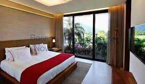 Bruna marquezine viajou até mangaratiba, na costa verde do rio de janeiro, para encontrar com neymar , que se recupera de uma cirurgia no pé direito. Neymar Fights To Get Fit For World Cup In Amazing 6million Rio Mansion Which Has Own Helipad Gym And Jetty