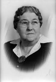 Vivian Cantrell's Instagram, Twitter & Facebook