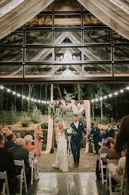 Get answers from dress barn staff and past visitors. Chelsea And Josh S Tennessee Barn Wedding