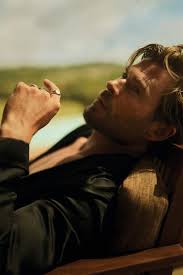 Chris Hemsworth interview + photoshoot voor Sharp (Zomer 2024): “Wat er in  mijn hoofd omgaat, kan behoorlijk rumoerig en druk zijn” : r/popculturechat