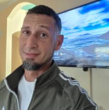 I thought this post deserved to be in a humor group. See the comments to  see the screenshots of the text the guy sent!!  https://www.facebook.com/groups/realestatemastermindgroup/posts/2042477876170173/