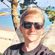 Envie de découvrir la grimpe d'arbre ? Cet été, Victor fera partie de notre  équipe !! Passionné d'écologie et de biologie végétale, Victor est devenu  éducateur de grimpe d'arbre après une carrière