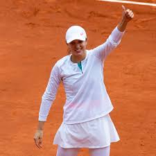 In 2018, świątek won the junior wimbledon title, dropping only a single set the entire tournament. Who Is Iga Swiatek The Breakout Star Of The French Open Vogue