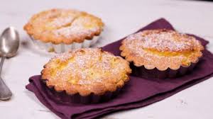 Dans la catégorie des pâtes friables on retrouve aussi la pâte brisée et la pâte à foncée. Trop Mou Rate Qui Se Decolle Nos Astuces Pour Rattraper Son Fond De Tarte Femme Actuelle Le Mag