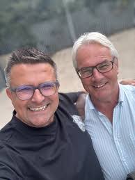 Jackie Farrant's Instagram, Twitter & Facebook