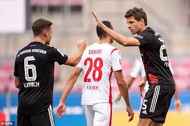 Bis zum erlösenden 3:2 taten sich die bayern schwer. Fc Koln 1 2 Bayern Munich Serge Gnabry Stunner And Thomas Muller Spot Kick Maintain Top Spot Daily Mail Online