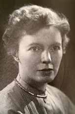 THE LARGER-THAN-LIFE WORK OF SCULPTOR ANN NORTON, DISPLAYED IN A LUSH  FLORIDA GARDEN, RECEIVES A CAREFUL RESTORATION