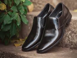 I've had some elongated shoes like those in the past and am more comfortable in the ae's. Worst Dress Shoe Mistakes
