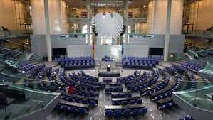#sommerpause das komplizierte wahlrecht lässt den #bundestag immer weiter anschwellen. Der Plenarsaal Des Bundestages Als Ort Des Plenums Und Wichtiger Aufgaben Politik