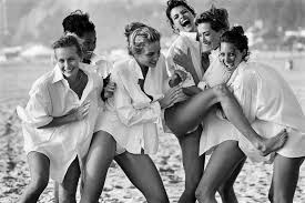 Untold stories is the first ever survey exhibition curated by peter lindbergh himself. Peter Lindbergh Untold Stories Im Mkg Eine Hommage In Schwarz Weiss Fink Hamburg