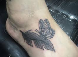 September 16, 2019 admin 0 comments bei, feder, frau, frauen, für, fußkette, ideen, kette, mybodiartcom, tattoo, um. Feder Mit Schmetterling Am Fuss Fur Frau Tattoomotive Net