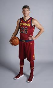 Kyle korver wife, brother, son, sister, family, height. Nba Veteran Kyle Korver Will Replace Bob Kerrey As Creighton Commencement Speaker Education Omaha Com