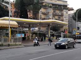 Appartamenti corso francia apartment aspetta gli ospiti all'indirizzo corso di francia 153 a tor di quinto bezirk von a roma alla distanza di 5.4 km dal centro. Nella Stazione Di Servizio Diventata Quartier Generale Dei Predoni Corriere It
