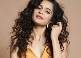 Sensa is proud to offer deva stylists for your perfect curly cut and style. Mithila Feels Curly Hair Has Got Her Lot Of Attention Indian News In Seattle Area