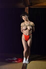 美しき女性の緊縛美 (656) 腰のもの、腰巻、湯文字、赤・白・青褌の美女 (3) : ko_c_sanのblog