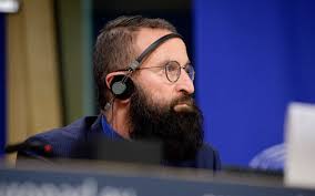 Kedd kora esti hír szerint drogot találtak a brüsszelben szexbotrányba keveredett szájer józsef fideszes európai parlamenti képviselő hátizsákjában. Nepszava Az Europai Parlament Dont Szajer Mentelmi Jogarol