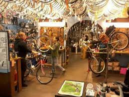Top 10 Bike Shops In The Twin Cities No 2 The Hub Bike Co Op Bike Shop Bike Bike Store