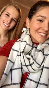 Lora Carter (@lola34217)