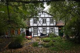 Hannover Nordstadt Das Gartenhaus Am Judenkirchhof Gilt Als Das Alteste Gebaude In Der Nordstadt Und Wurde Um 1830 Errichte Hanover Germany Altes Gebaude Stadt