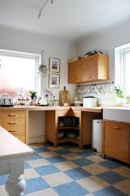 We are really excited to share our latest diy project with you today. How I M Making Do With An Ugly Kitchen For Now Swoon Worthy