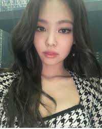 Is Blackpink Jennie Kim really “average” looking or are y'all just biased?  : r/VindictaRateCelebs
