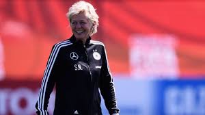 Berühmte fußballerinnen in deutschland are a subject that is being searched for and liked by netizens these days. Frauen Fussball Die Zukunft Ist Noch Lange Nicht Weiblich Fussball Stuttgarter Nachrichten