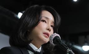 김건희 "국민 눈높이 어긋나지 않게 조심…진심으로 사죄"