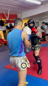 Martes de #terapia … el equipo no quiere regalar nada… cada vez falta menos  para noviembre, hay títulos en el país, títulos afuera, súper 4, se pelea  muay thai, k1 y kickboxing… un mes en el que va a ...