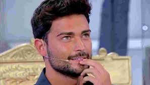 I più informati avevano parlato della scelta di davide donadei che sarebbe avvenuta lontana dagli studi mediaset. Uomini E Donne Anticipazioni Ecco Chi E La Scelta Di Davide Donadei