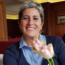 11 curiosità su San Francisco che forse non conosci 🤔 1.- Il famoso ponte  Golden Gate non è realmente dorato, ma è dipinto in "Arancione  Internazionale" per risaltare nella nebbia. 2.- La