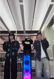 Rock with us🤘🎸 DC. @Ennvvyymike:/ #앰퍼샌드원 #AMPERSANDONE #나캠든 #KAMDEN #윤시윤  #SIYUN #마카야 #MACKIAH