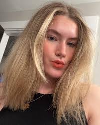 Lindsay Krause's Instagram, Twitter & Facebook