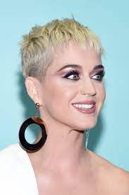 Katy Perry S Hair And Makeup For The Vmas Is Extremely Cool Mom Katy Perry Hair Hair Styles Katy Perry