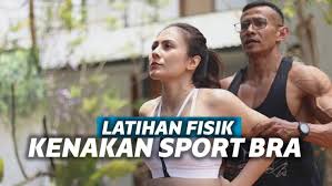 Hasil gambar untuk wulan guritno seksi bikini