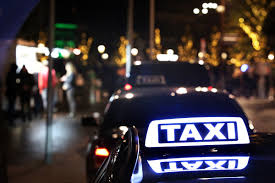 Inspectie constateert veel misstanden onder taxichauffeurs in Den Haag:  gemeente gaat ingrijpen | Den Haag | AD.nl