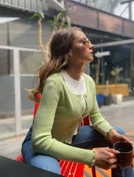 Tiyatro ile ilgilenmeye 4'üncü sınıfta başlayan geyik, oyunculuk kursu alarak tiyatroya başlamıştır. Miray Daner Yeni Goruntusuyle Sosyal Medyayi Salladi