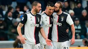 Danilo confermato nel ruolo di centrale di destra con bonucci e chiellini, a destra cuadrado e a sinistra nuovamente il giovane. Diretta Juve Roma Ore 20 45 Dove Vederla In Tv E Formazioni Ufficiali