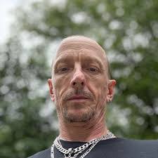 Erik Wallrath's Instagram, Twitter & Facebook