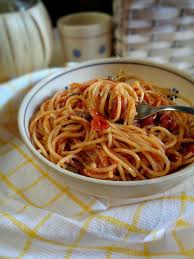 Spaghetti Aglio Olio Pomodorini E Peperoncino Ricetta Facile Pasti Italiani Ricette Idee Alimentari