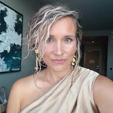 My Winter Makeup challenge has begun! Let the voting begin, all you have to  do is like your favorite makeup look. Come show these talented ladies some  love! Lotus Flower Thomas Carla