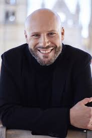 Javier Centeno publica la obra Canciones para subir a la luna