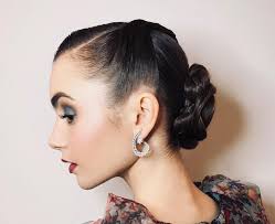 Best hairstyles for medium hair are in trend among most women including working women, college going girls, and homemakers. 30 Modern Ways To Wear 50s Hair