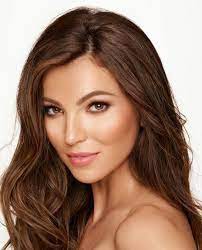 Ihre augen leuchten braun und ihre helle haut besitzt einen kühlen unterton. Make Up Tipps Perfektes Make Up Dezente Attraktive Makeupideen Lange Haare Lippenstift Rouge Frisuren Langhaar Lange Braune Haare Kurze Haare Haarband