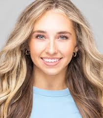 Daphne Mckay's Instagram, Twitter & Facebook