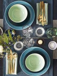 behind every great table setting is a simple tip ikea draussenzimmer gedeckter tisch