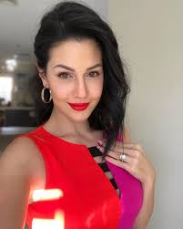 Hot mom Anna Đinh, nữ CEO mang hai dòng máu Việt