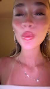 𝐄𝐦𝐢𝐥𝐲 𝐅𝐥𝐲