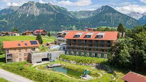 Oberschdorf) is a municipality and skiing and hiking town in germany, located in the allgäu region of the bavarian alps.it is the southernmost settlement in germany and one of its highest towns. Hotel Oberstdorf Oberstdorf Holidaycheck Bayern Deutschland