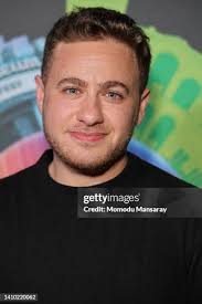 28 Photos & High Res Pictures